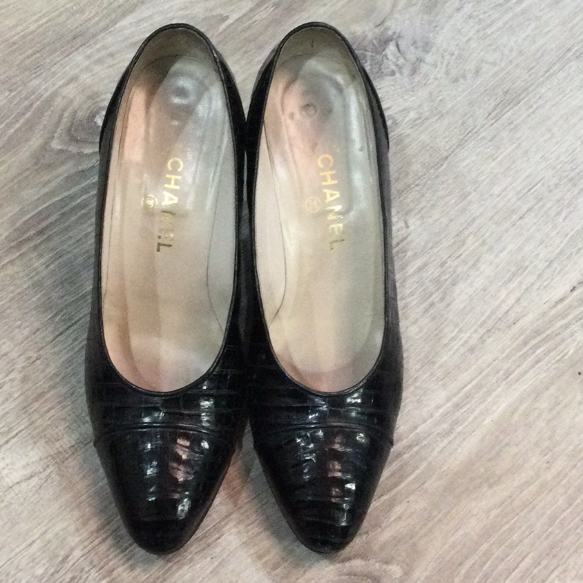 Vintage Authentic Chanel Black Leather Crocodile Pump Women’s Size 10